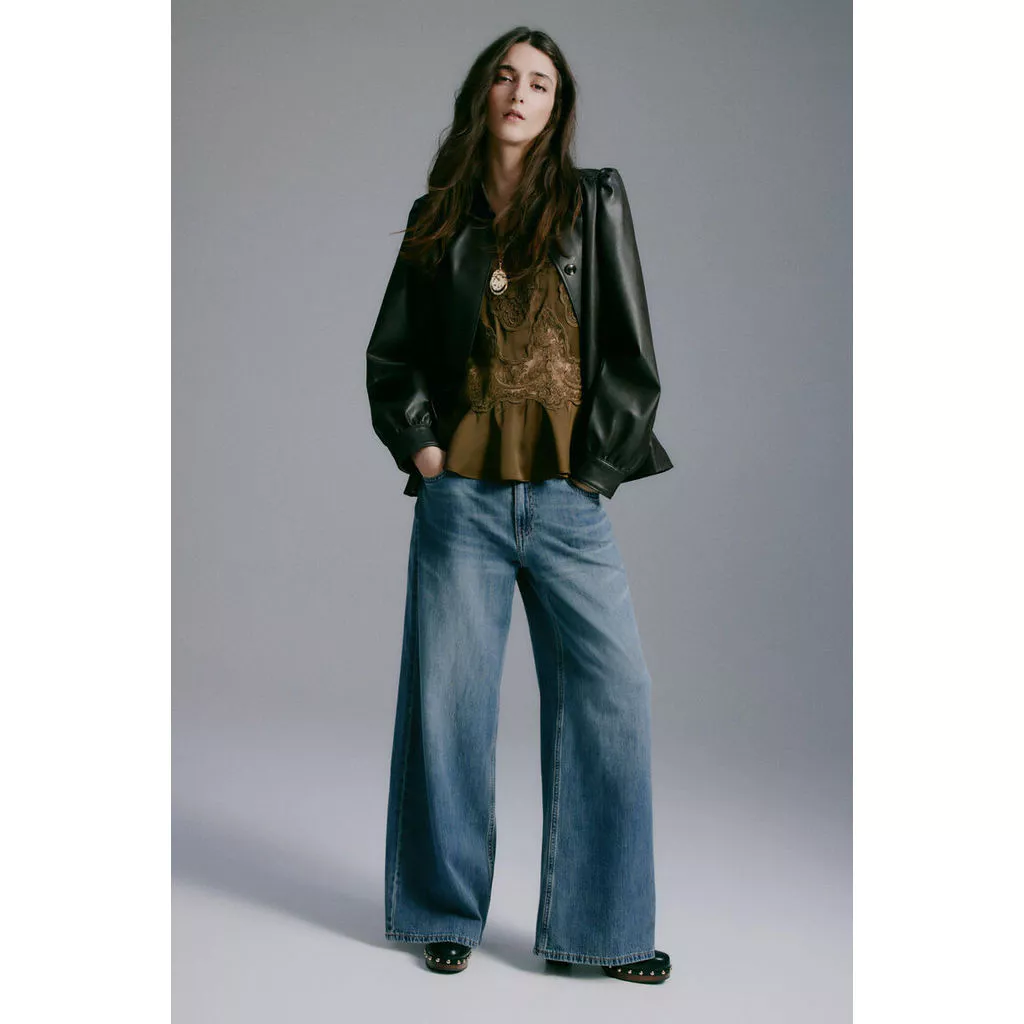 H&M(เอชแอนด์เอ็ม) กางเกงยีนส์เอวปกติทรงกว้าง Women Wide Regular Waist Jeans 1308273_1
