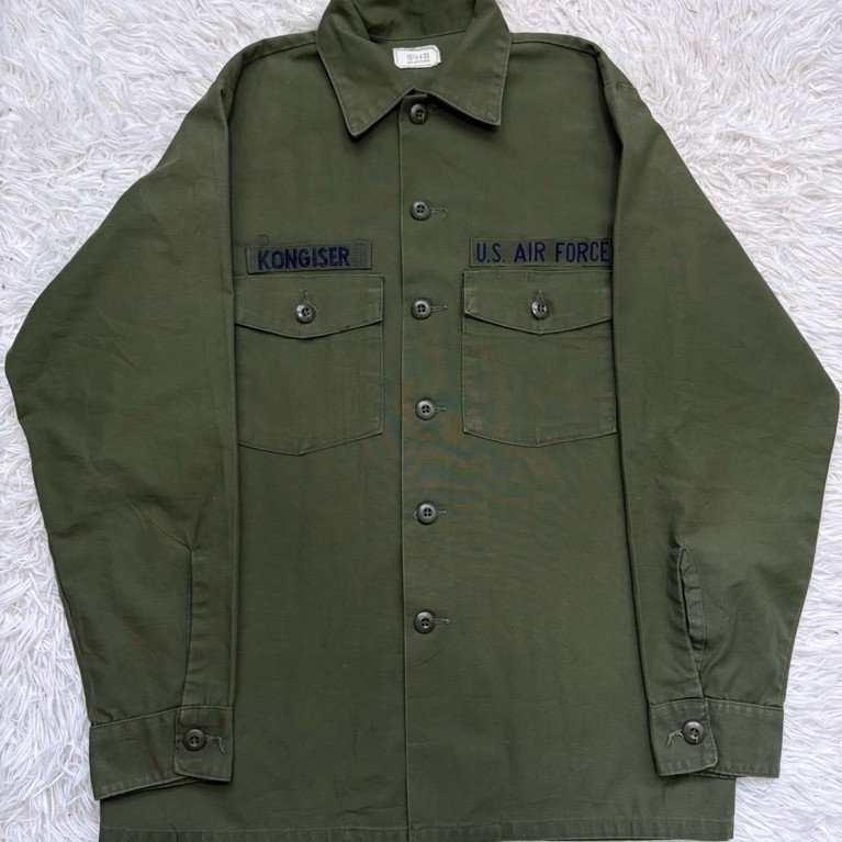 เสื้อทหารแขนยาว USA OG507 ปี 1976 รอบอก46”ยาว29”ไหล่17”แขน24” มือสองของแท้ สวยตามภาพ