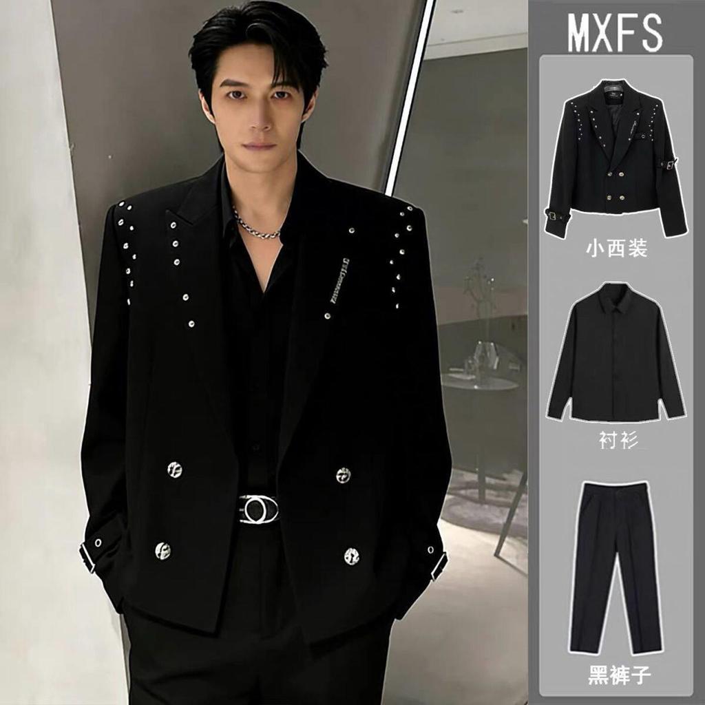 High-End Niche Metal Rivet Blazer ผู้ชายเกาหลีรุ่นแขนหัวเข็มขัดออกแบบไหล่ Pad สั้นสูท