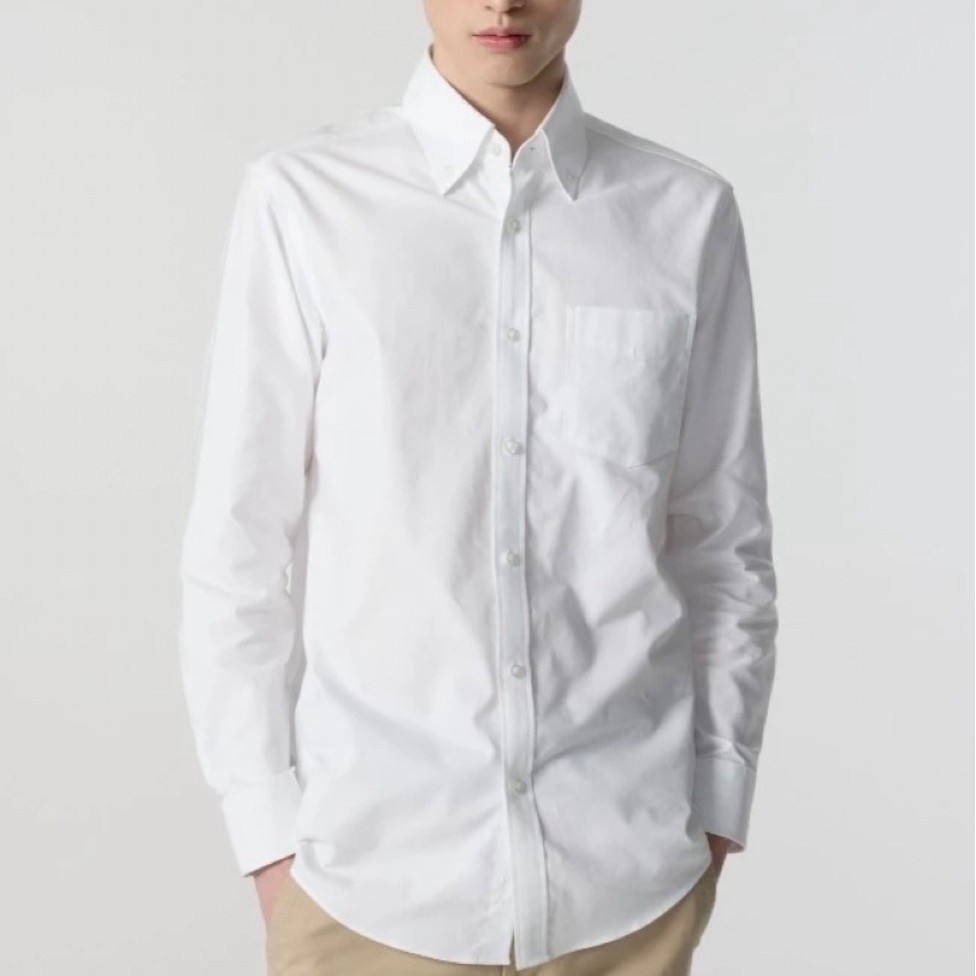 เสื้อเชิ้ตแขนยาวสีขาว Uniqlo ทรง Slim Fit รุ่น Super Non-Iron ที่รีดง่ายและระบายอากาศได้ดี