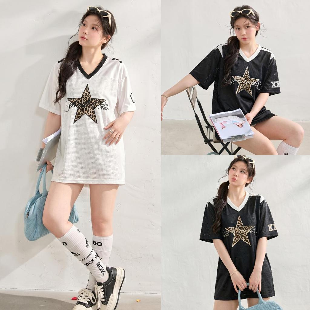เสื้อยืดโอเวอร์ไซส์คอวี ลายดาวเสือดาว สไตล์สปอร์ตวินเทจ ผ้าตาข่ายใส่สบาย ลุคเกาหลีสุดเท่ แมทช์ง่าย