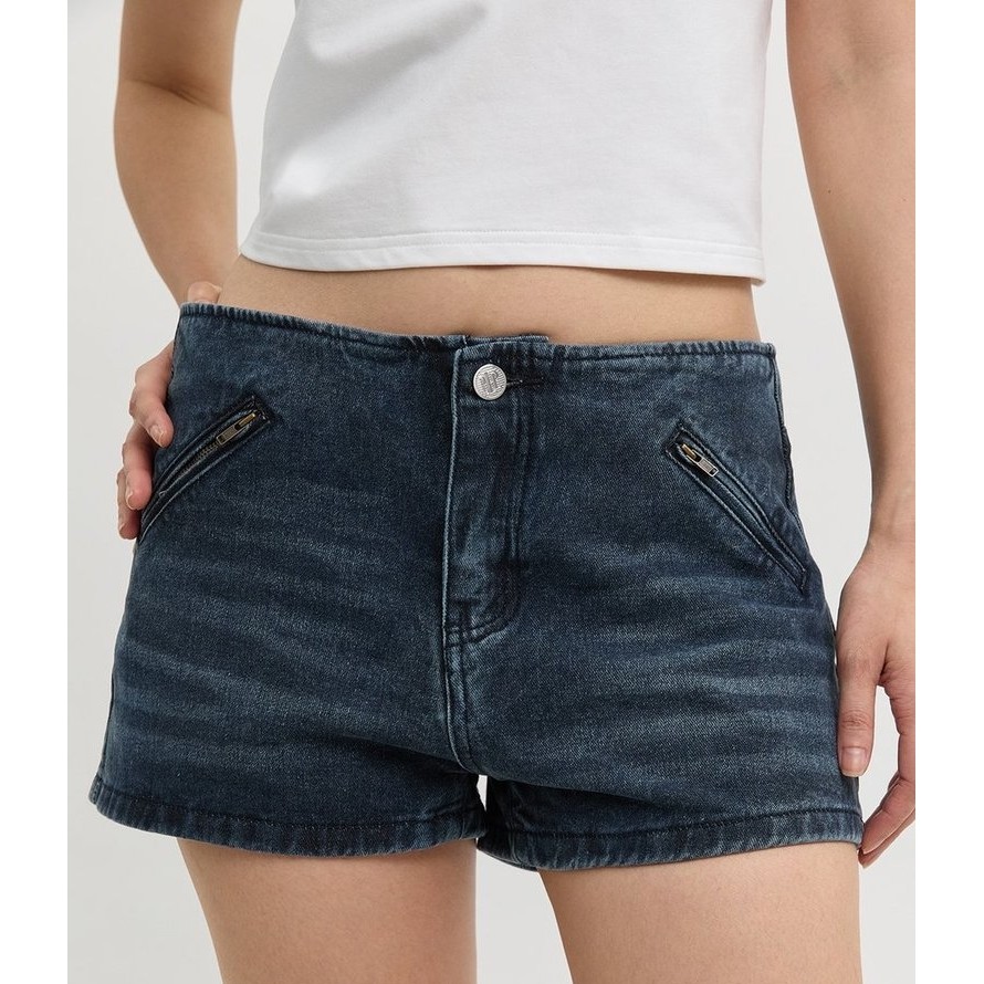 [Pomelo] กางเกงยีนส์ขาสั้นเอวสูงมีซิป / Mid Rise Zip Pocket Denim Shorts