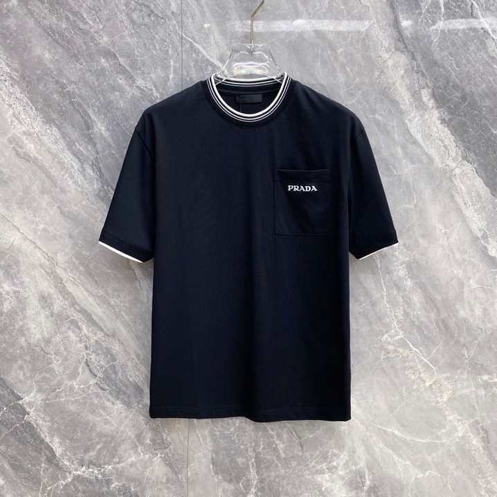 Prada Prada ฤดูร้อนสไตล์ใหม่แขนสั้นเสื้อยืดผู้ชายผู้หญิงคู่สไตล์ 2026 ต้นฤดูใบไม้ผลิสไตล์ใหม่รอบคอ S