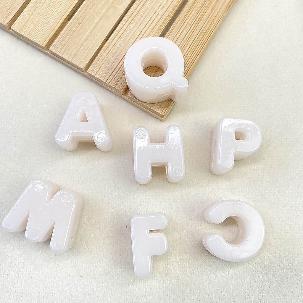 COLOURFUL LETTER ALPHABET BEADS ACCESSORIES / พวงกุญแจ/ BRACELET