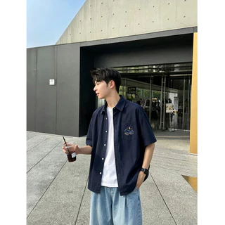 เสื้อเชิ้ตแขนสั้นผู้ชายทรงหลวม ผ้าไอซ์ซิลค์ สัมผัสเย็น แห้งไว ไม่เหนียวตัว สไตล์เกาหลี ใส่สบาย【กรุงเทพ พร้อมส่ง】