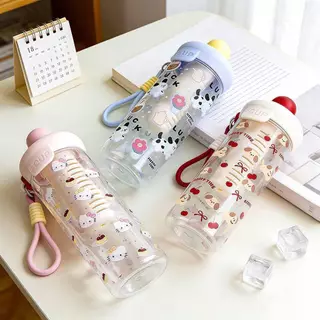 🥛ขวดน้ำพลาสติกโปร่งใส พร้อมตัวกรองดีไซน์ การ์ตูนน่ารัก มีเชือกแบบพกพา ขนาด650ml🥛 พร้อมส่ง