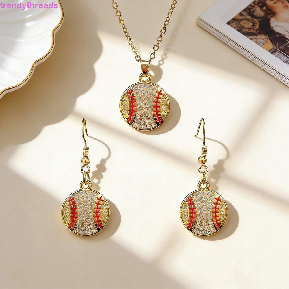 TRENDYTHREADS Sporty Alloy Necklace ต่างหู, Football Alloy Pendant Ball Ear Jewelry Set, Creative Rhinestone Rugby Soccer Sports-Inspired Football Ear Hooks Daily