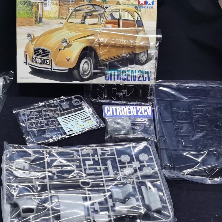[Orphans] 1/24 Tamiya Classic Car Series Citroen 2CV 170 ใหม่เอี่ยมที่ยังไม่ได้ผลิตทุกอย่างที่คุณเห็