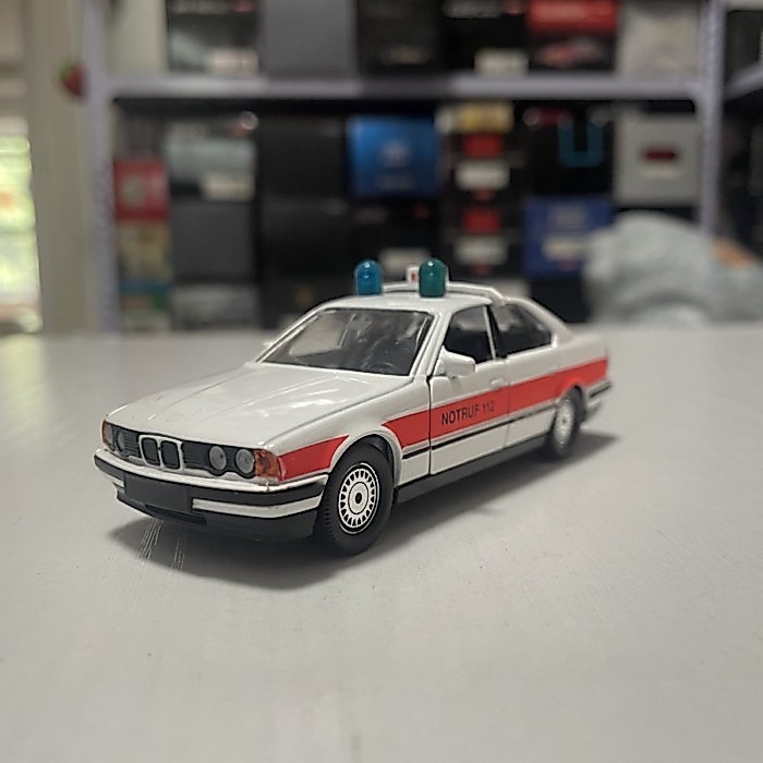 1: 43 Schabak Schabak BMW BMW M5 535i E34 Sedan German First Aid Car Model