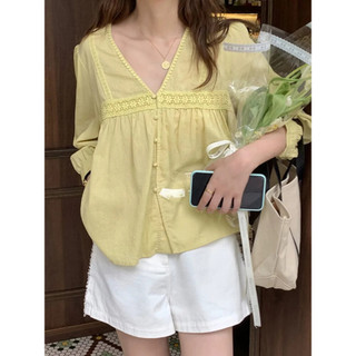 CHICMORE Blouse Wanita V-Neck Renda Lengan Panjang Casual Feminin | Blouse Casual Wanita | Blouse Lengan Panjang | Blouse Korea Style | Blouse Bordir Renda | Original By CHICMORE | Warna Yellow/White | Blouse Kerut Dada | Blouse Pinggang Longgar