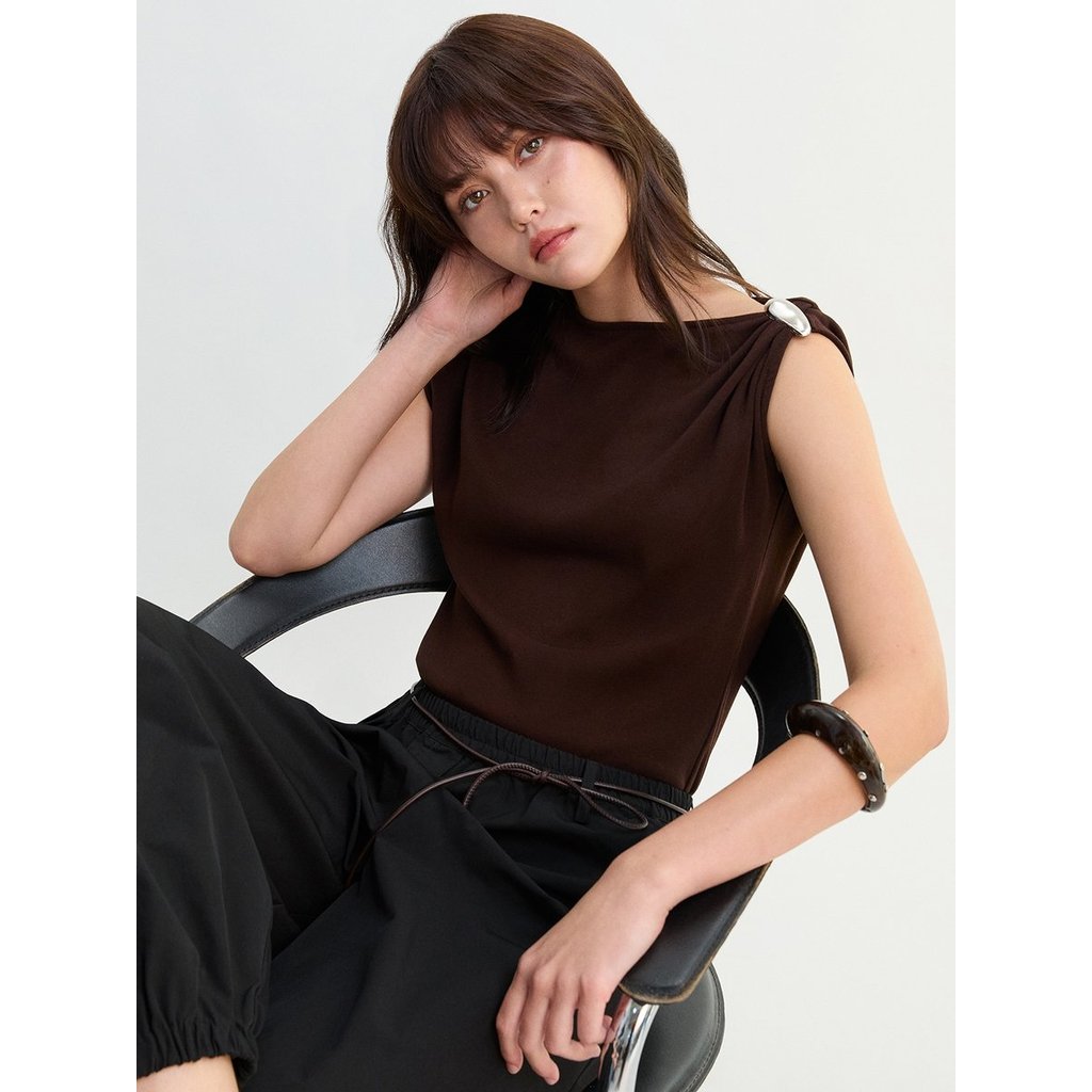 [Pomelo] เสื้อดีเทลเปิดไหล่ / Asymmetric Shoulder Detail Top