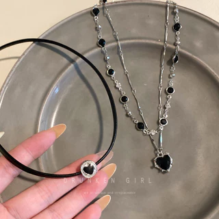 Lunar Blossom🍃🍃y2k สร้อยคอ สีดำ สามชั้น รัก necklace รุ่นใหม่ คุณภาพสูง ทันสมัยและเท่ ส่งไวจากไทย