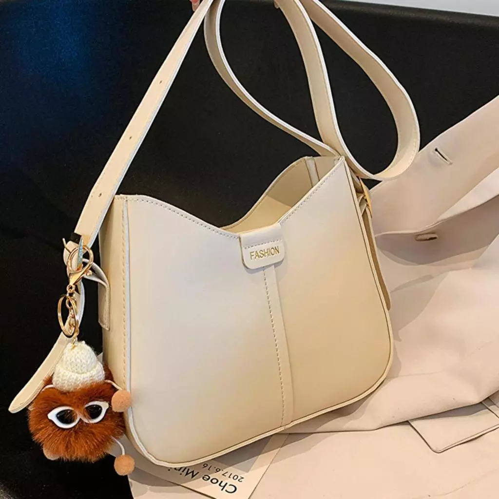 Baguette Bag กระเป๋าสะพายข้างผู้หญิง หนัง PU คุณภาพดี พร้อมพวงกุญแจการ์ตูนและสายสะพายปรับได้-369