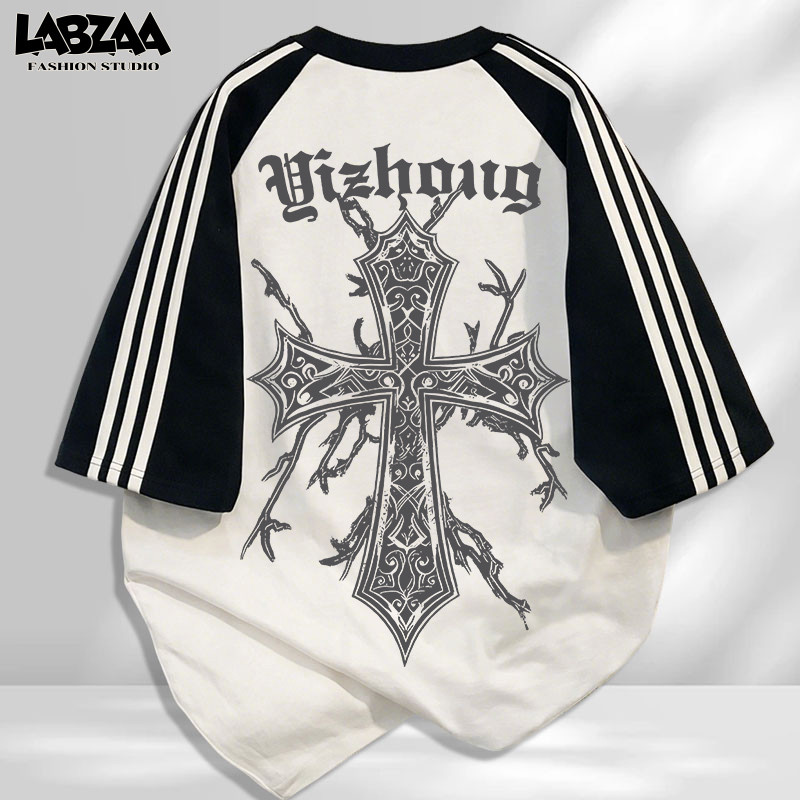 【จัดส่งจากกรุงเทพฯ】LABZAA มาใหม่✨ลายครอสสไตล์แฟชั่น เสื้อยืดแขนสั้น ใส่สบายไม่รัดตัว สไตล์สตรีทคูล YG866
