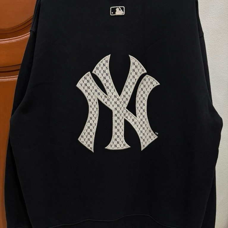 สเวตเตอร์ เสื้อกันหนาว แบรนด์ MLB (มือสอง)