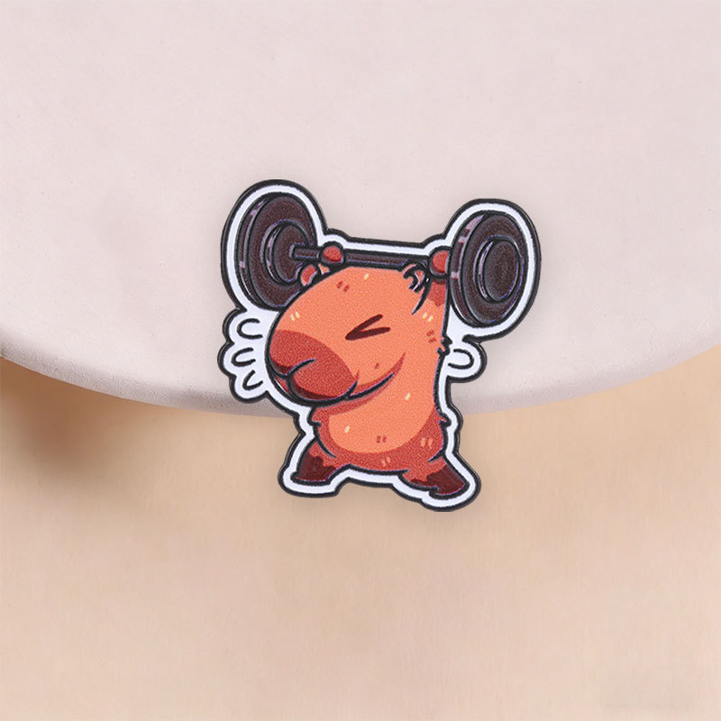 การ์ตูน Capybara ยกน้ําหนัก Lapel Pin Gym เข็มกลัดเคลือบปัจจุบันสําหรับแฟนฟิตเนสคนรักสัตว์อุปกรณ์เสริมทุกวัน