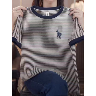 มีสต็อกไทยเสื้อยืดแขนสั้นคอกลมแฟชั่นใหม่ล่าสุดสำหรับฤดูร้อนปี 2026 สำหรับคุณแม่ ดีไซน์ลายทางปักลายสวยงาม ทรงหลวม ใส่แล้ว