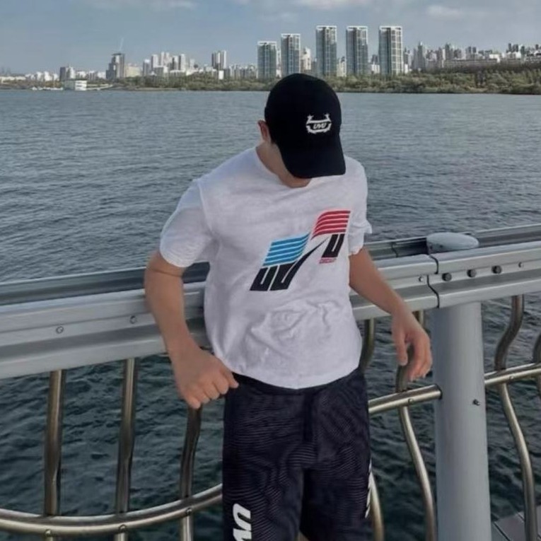 เสื้อยืดแขนสั้นสีทึบ UVU CLUB Chicago City Series