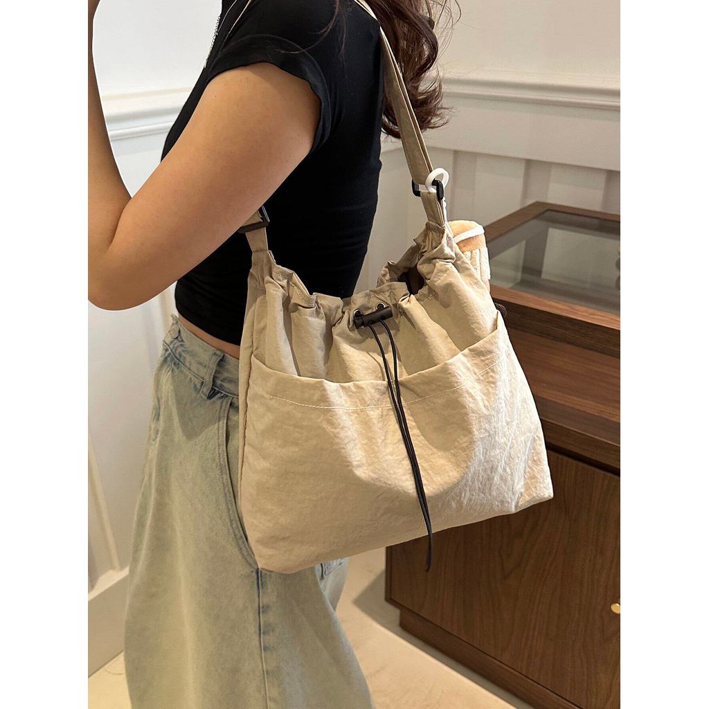 กระเป๋า berry q gental women ลําลองแฟชั่นคลาสพร็อพกระเป๋าใบใหญ่