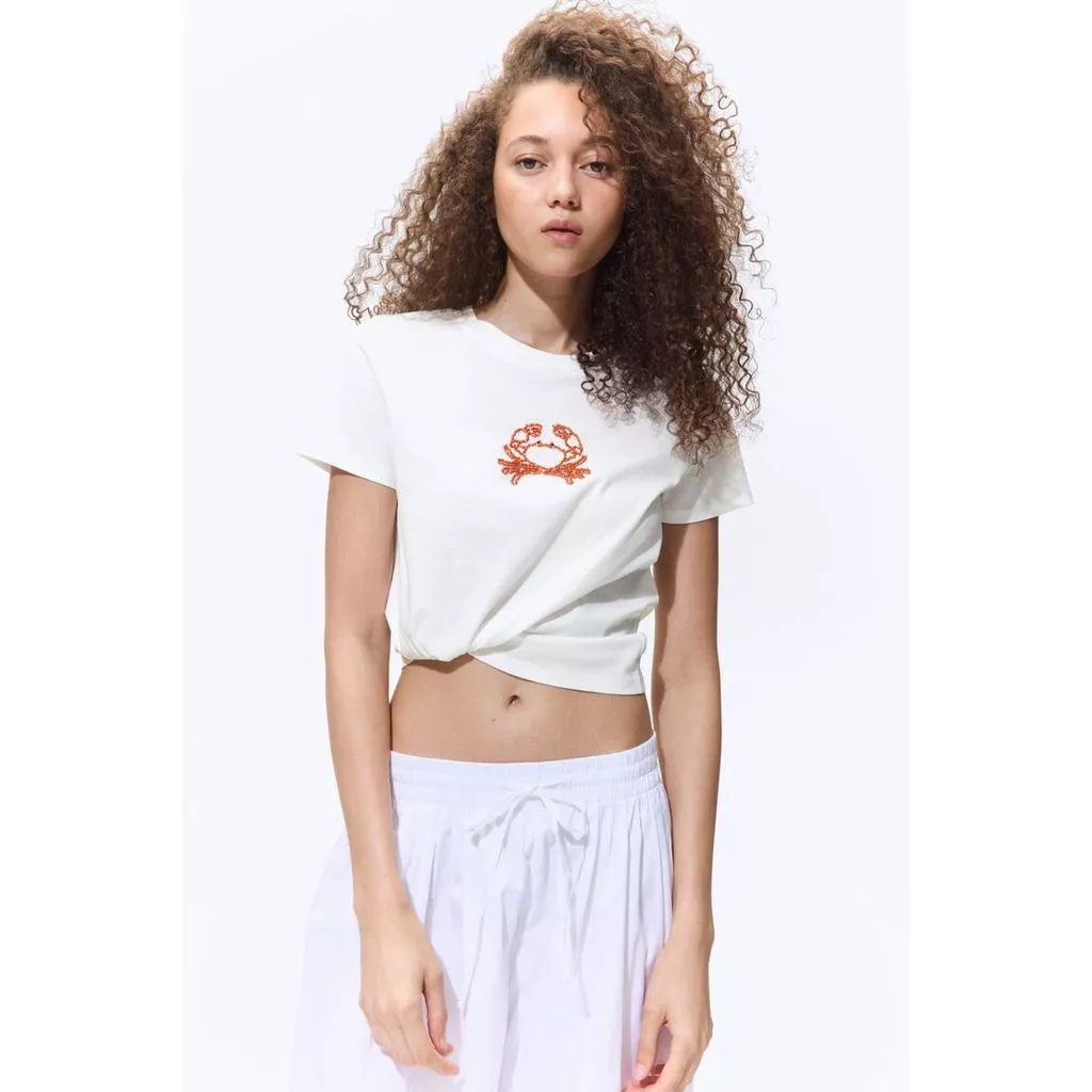 H&M(เอชแอนด์เอ็ม) เสื้อยืดดีไซน์ลวดลายเด่น ผู้หญิง 1352979_1