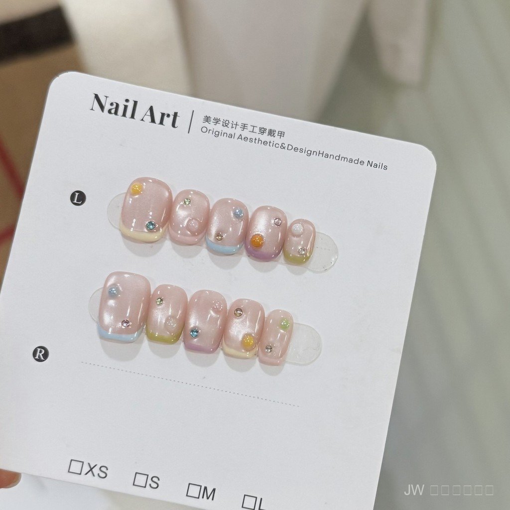 เล็บปลอมแฮนด์เมด สีชมพูนู้ดแคทอาย เฟรนช์ปลายสีพาสเทลติดเพชรสีสันสดใส