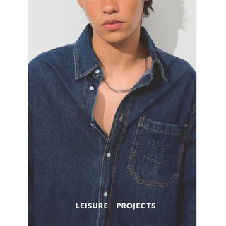 (Leisure Projects) LEISURE DENIM SHIRTS เสื้อเชิ้ตยีนส์แขนยาว ผ้าคอตตอน ทรงหลวม สวมใส่สบาย ดีเทลปั้มนูนไอคอนโลโก้