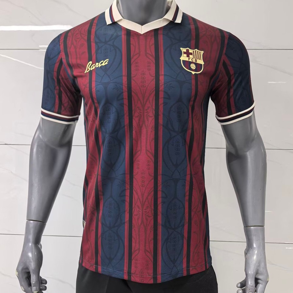 25-26th Anniversary เสื้อยืดกีฬาลายทางสีแดงและสีน้ําเงิน FCB พับคอปกแขนสั้นหลวมสบายๆ Street Plus ขนา