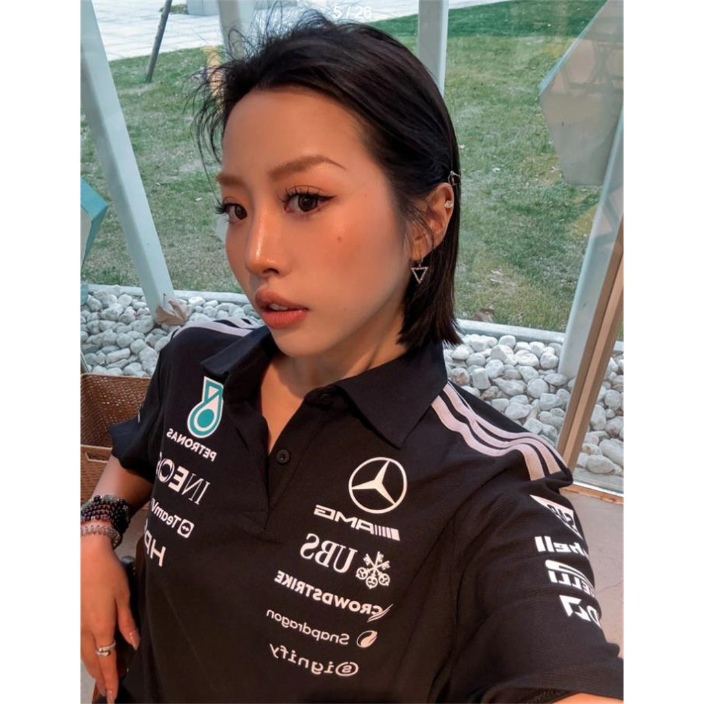 เทรนด์แฟชั่นใหม่ที่สวยงาม เมอร์เซเดส AMG ม้าน้ํามัน ฉ1 กองทัพเรือเสื้อสวมหัวลายเสื้อโปโลแขนสั้นผู้ชายผู้หญิงสไตล์เดียวกัน