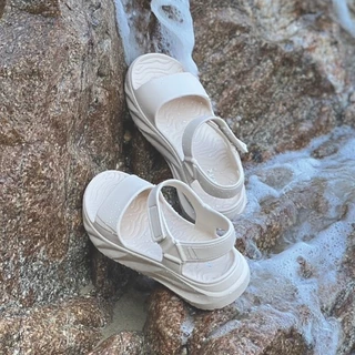 Online Exclusive Bata FLOATZ บาจา รองเท้าแตะรัดส้น แฟชั่น น้ำหนักเบา สำหรับผู้หญิง สีออฟไวท์ 6101044 สีดำ 6106044