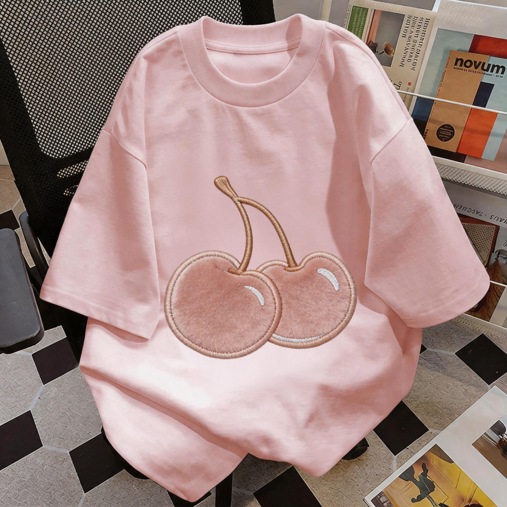 TEE·SHOP เสื้อยืด Oversize ' Fuzzy Cherry ' สไตล์เกาหลี เท่ห์มาก ใส่ได้ทั้งชายหญิง ผ้านุ่มสบายตัวทั้งวัน รองรับ COD