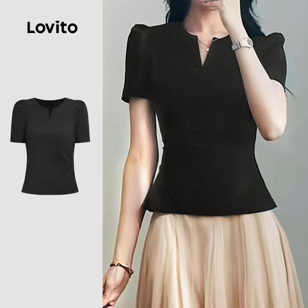 Lovito เสื้อเบลาส์สีดําฤดูใบไม้ผลิฤดูร้อนจีบธรรมดาลําลองสําหรับผู้หญิง L134ED279