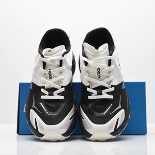 HOKA ONE ONE Speedgoat 7 รองเท้าวิ่งรองเท้าผ้าใบระบายอากาศกันกระแทกน้ําหนักเบาสําหรับผู้ชายและผู้หญิง