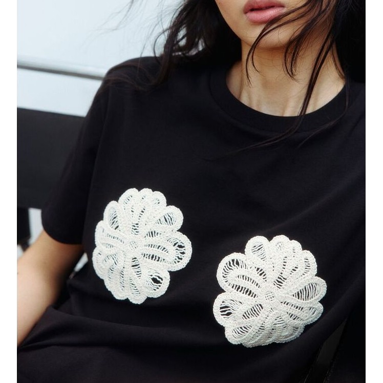 H&M(เอชแอนด์เอ็ม) เสื้อยืดตกแต่งแอปพลิเค้ ผู้หญิง 1329550_2