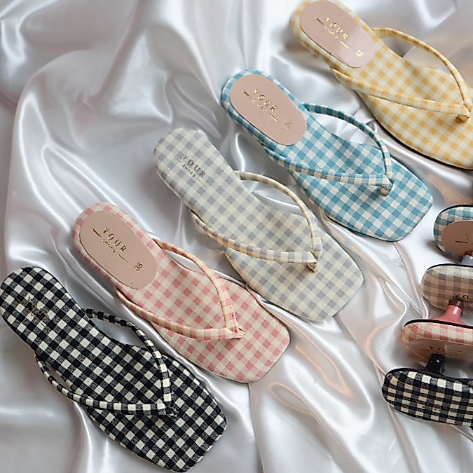 YOURSHOES O5 (เท้าอวบ +1ไซส์) / รองเท้าส้นสูง 1นิ้ว รองเท้าหูหนีบ รองเท้าผ้าลายสก็อต