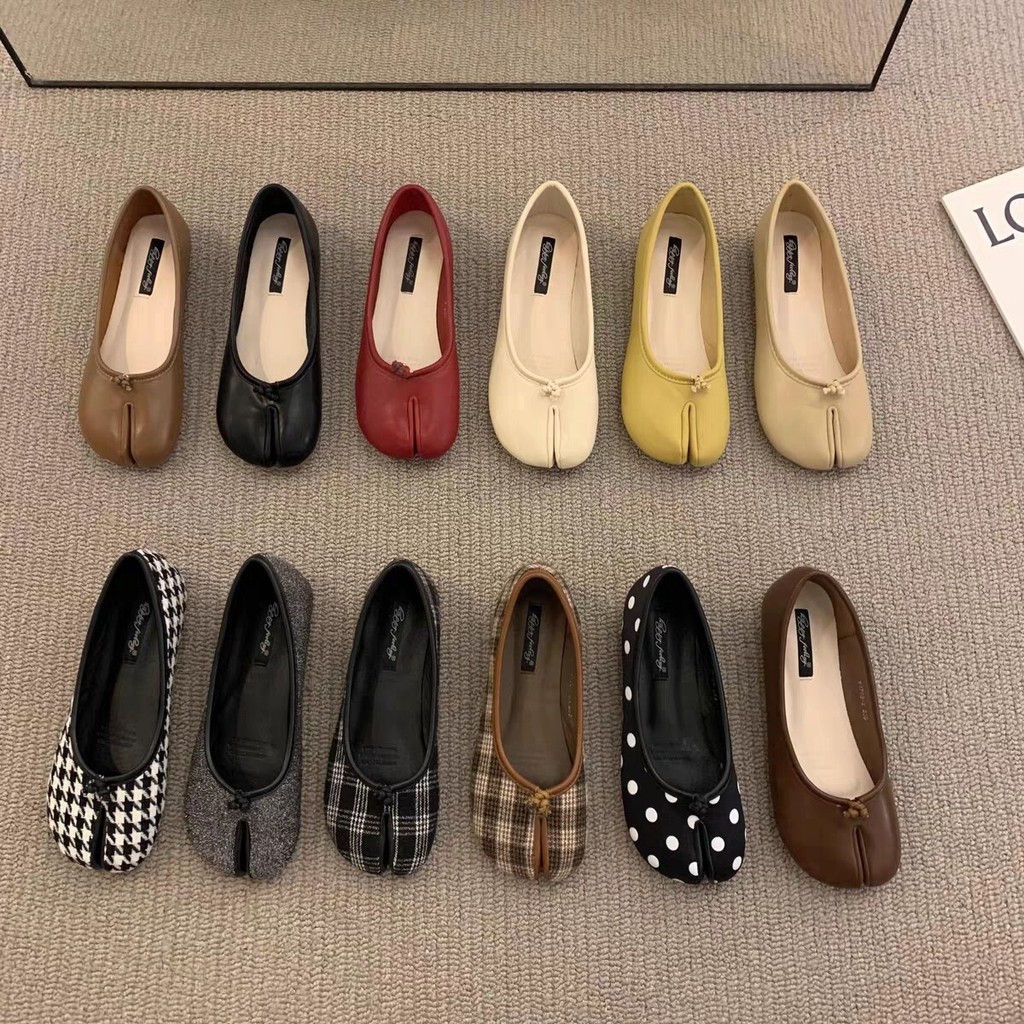 Flat Peas Pig Feet Shoes รองเท้าผู้หญิง 2026 Split Toe Thumb Pig Hoof Boat Shoes รองเท้าตักสีแดง