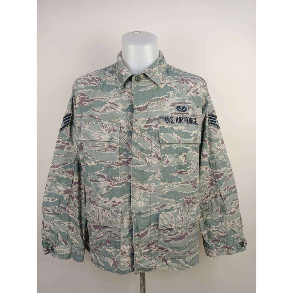 L593 🇱🇷เสื้อทหารUS AIR FORCE ลายUSAF ผ้าก้างปลา (ของแท้) อก 46 (อ่านรายละเอียดด้านล่างให้ครบ)
สภาพดี