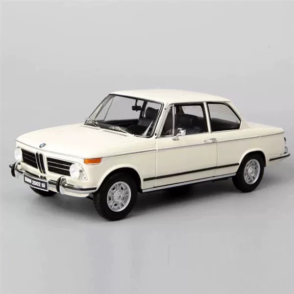 Jingshang KYOSHO 1: 18 BMW BMW 2002 tii โลหะผสมจําลองเปิดอย่างเต็มที่รถรุ่นคลาสสิกใหม่เอี่ยมยังไม่ได