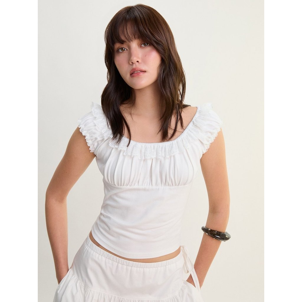[Pomelo] เสื้อแขนกุดคอปาดแต่งระบาย / Ruffle Trim Wide Neck Top