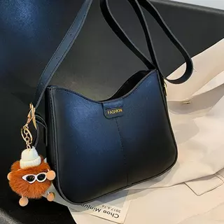 Baguette Bag กระเป๋าสะพายข้างผู้หญิง หนัง PU คุณภาพดี พร้อมพวงกุญแจการ์ตูนและสายสะพายปรับได้-369