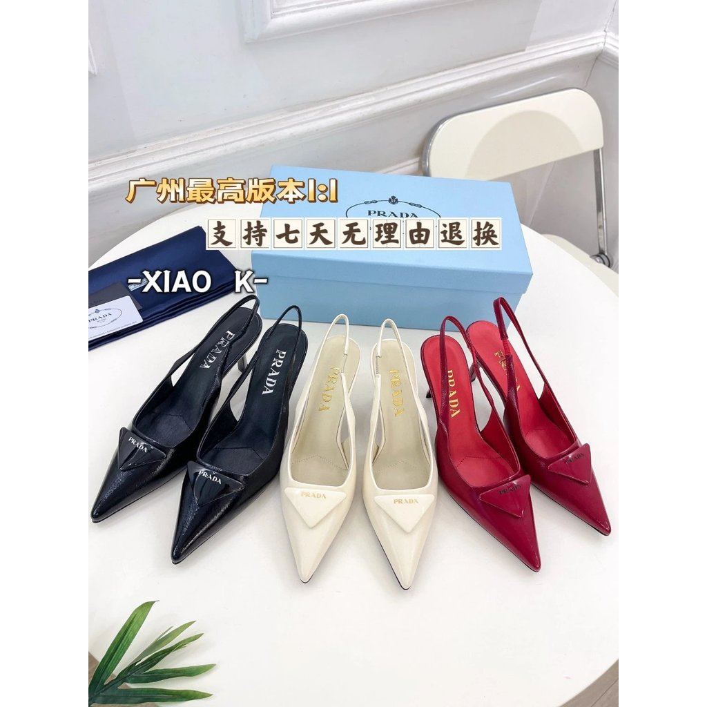 [K รุ่นปกพิเศษ] Prada Prada 24ss Catwalk สไตล์ใหม่ Saffiano ชี้นูนโลโก้สามเหลี่ยม Slingback รองเท้าแ