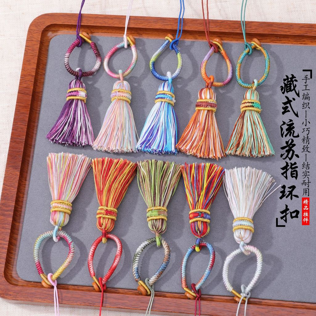การไล่ระดับสีคดเคี้ยวพู่หูแหวนหัวเข็มขัดจี้มือถูด้ายฝ้ายกระเป๋าพวงกุญแจกระเป๋ารถแขวนหูจี้ น้ําแข็ง