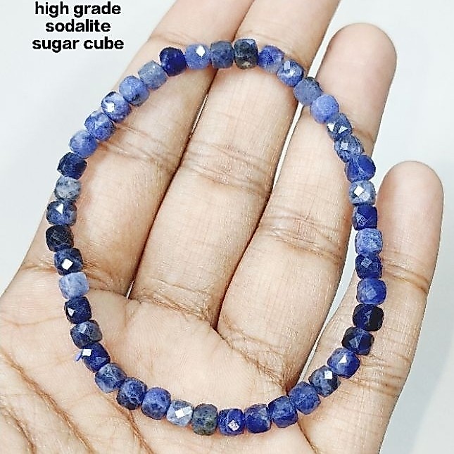 (SOUGAR CUBE) 4.7MM SODALITE SUGAR CUBE CRYSTAL BRACELET