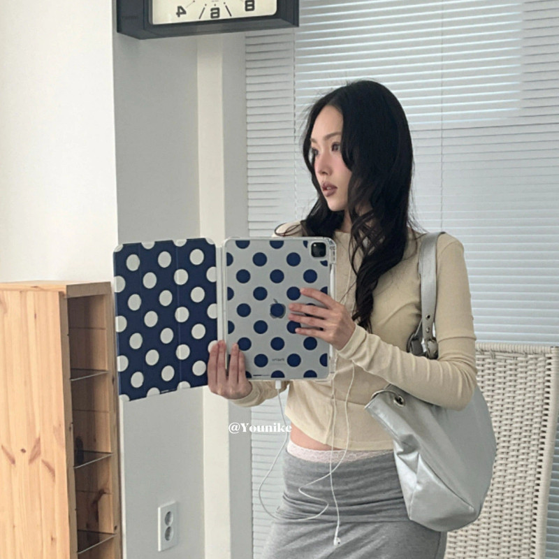 สไตล์เกาหลี ins Ouniสไตล์เดียวกันRetro Polka Dotเหมาะสําหรับ 2024iPadป้องกันกรณี 2022 Apple iPad35 ซม.ป้องกันกรณีAir5 10.9 แท็บเล็ตShock-resistant Soft Caseพร้อมช่องเสียบปากกา11