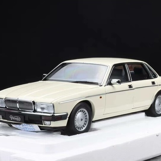 [Orphan] เกือบจริง AR ชอบจริง 1: 18 Jaguar XJ6 XJ40 โมเดลการขับขี่แบบเต็มโลหะผสมสีขาว
