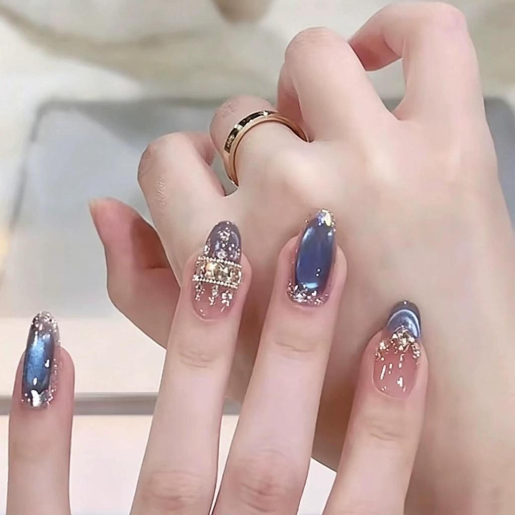 C320 เล็บปลอมสำเร็จรูป ทำด้วยมือ แคทอาย ใช้ซ้ำได้ สีน้ำเงินเทาไล่เฉด ติดคริสตัลหรู กลิตเตอร์ประกายทอง สไตล์ลูกคุณหนู หรูหราโดดเด่น เล็บปลอมเจล 10 ชิ้น/กล่อง