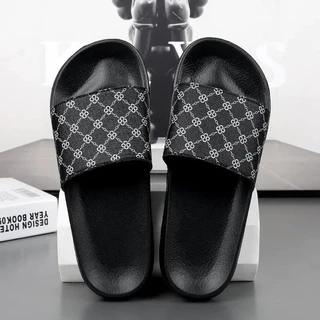 39-45 รองเท้าแตะผู้ชาย แฟชั่น สไตล์ใหม่ รองเท้าแตะกลางแจ้ง เหมาะสําหรับการผ่อนคลายในช่วงฤดูร้อนและกีฬา ระงับกลิ่นกาย พื้นนิ่ม กันลื่น แฟชั่นเกาหลี มีไซส์