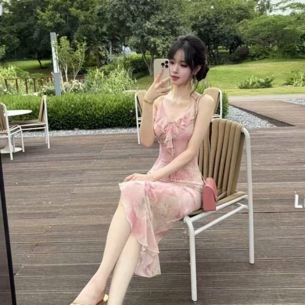 สไตล์ดอกไม้สีชมพูสลิงกระโปรงยาวผู้หญิงฤดูร้อน Ruffled V คอแคบ-เอว Slimmer ดู Classy Dating ชุด ADR