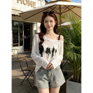 Vogue🌟พร้อมส่ง🌟 เสื้อแขนยาวโอเวอร์ไซส์ ผ้าบางเบา ดีไซน์สายเดี่ยวปาดไหล่ สไตล์เกาหลี (FY2153)