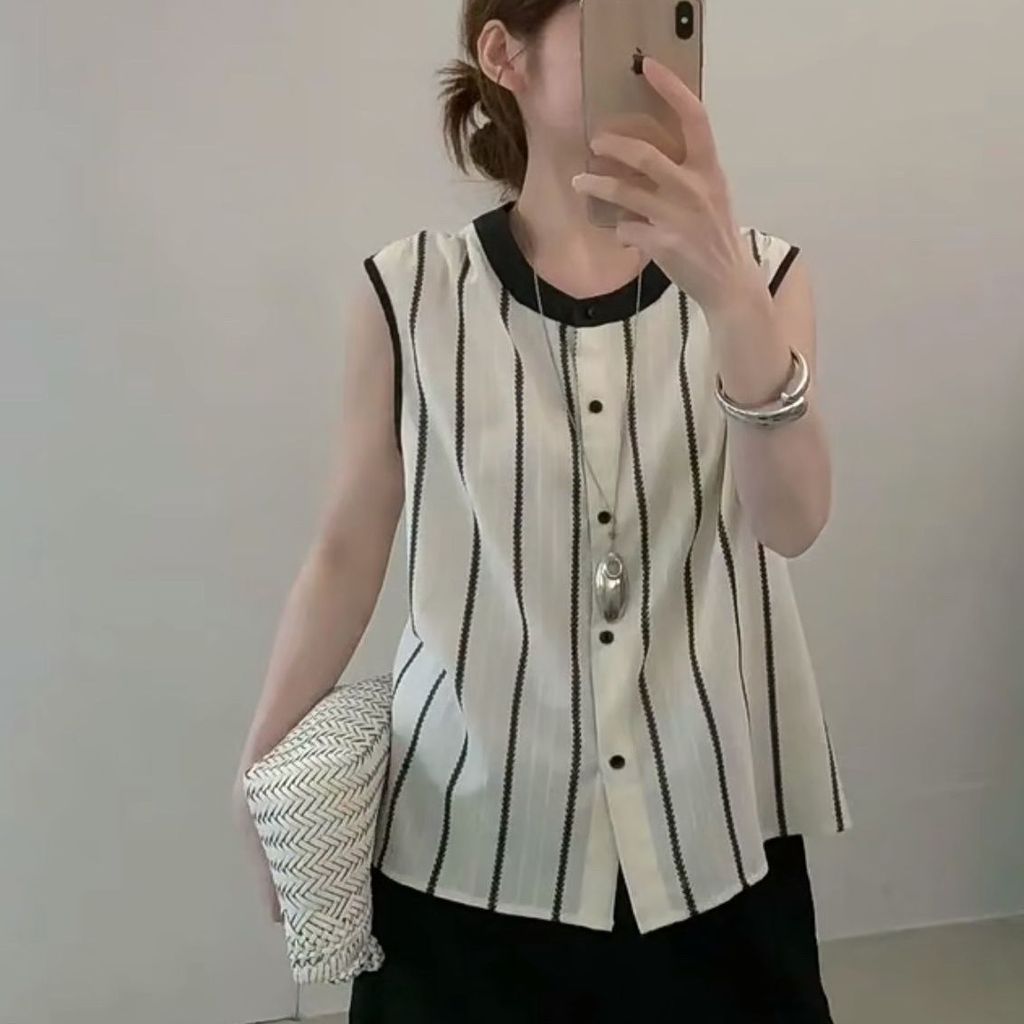 เสื้อเชิ้ตเสื้อกั๊กแขนกุดลายทางฤดูร้อนสําหรับผู้หญิง 2026 รุ่นใหม่มีเอกลักษณ์เฉพาะตัวและมีสไตล์ด้านบนเก๋ไก๋กับความรู้สึกระดับไฮเอนด์ชุดอา