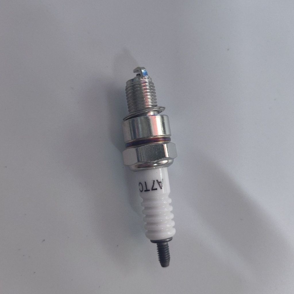 เหมาะสําหรับ Yamaha 125 Tianjian Tianqi Tianjian Tianji YBR/JYM/YBZ125 รถจักรยานยนต์เฉพาะหัวเทียน